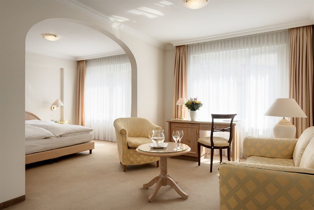 Kunsthotel Linde Garni ไอน์ซีเดิล์น ภายนอก รูปภาพ